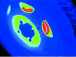 长时间行驶后,热成像观察到刹车片热量分布不均
